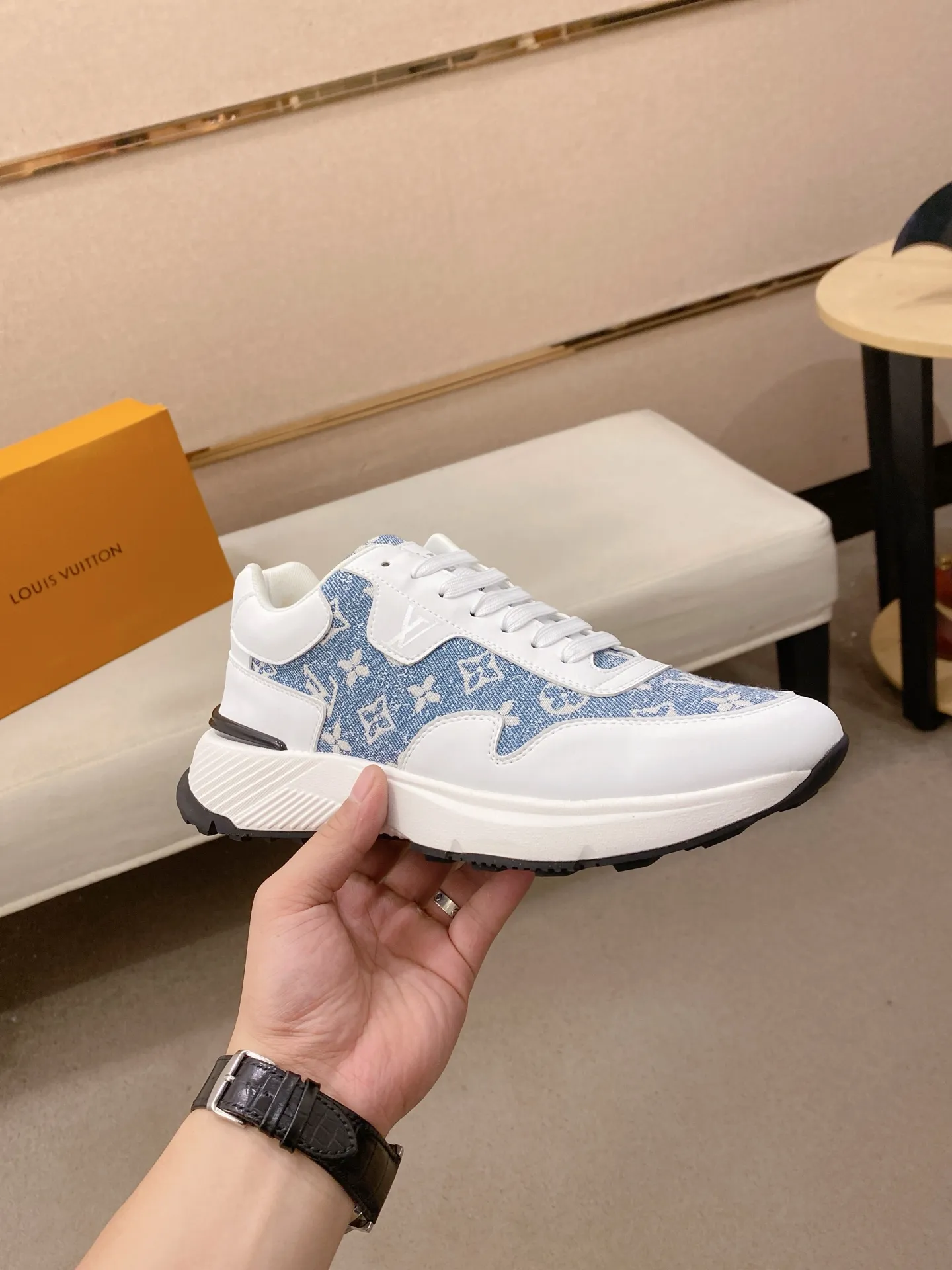 Men's shoes💰 462💰louis vuitton (Louis Vuitton/lv)🔍🔍The new counters are on sale at the same time. The uppers are imported from Italy. ⃣️Re-engraved🇮🇹💪💪, ⚠Sole: The original sole is specially provided by the original factory, the exclusive movable molded sole is super comfortable, ⚠Original and single goods 🔍high quality, you can enter and leave the counter at will, welcome to compare⚠. Code number: 38-44 (45/customized, non-refundable)